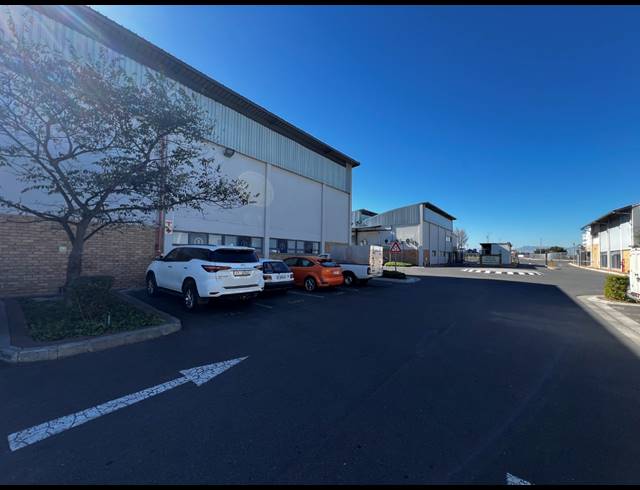732M² WAREHOUSE TO LET IN AIRPORT INDUSTRIA
